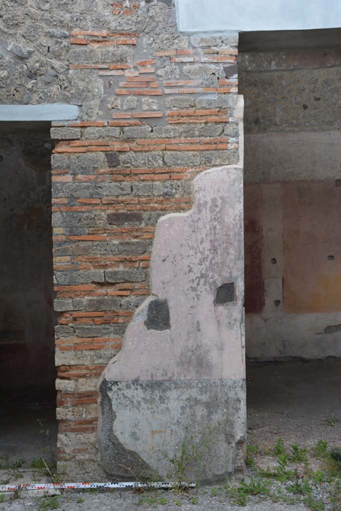 IX.5.11 Pompeii. May 2017. 
Room b, looking towards wall between room g, on left, and east ala h, on right.
Foto Christian Beck, ERC Grant 681269 DÉCOR.
