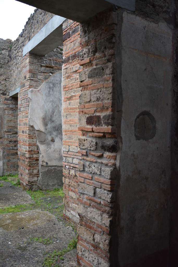IX.5.11 Pompeii. March 2017. Room g, wall on north side of doorway at west end.
Foto Christian Beck, ERC Grant 681269 DÉCOR.