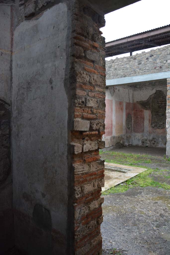 IX.5.11 Pompeii. March 2017. Room g, wall on south side of doorway at west end.
Foto Christian Beck, ERC Grant 681269 DÉCOR.