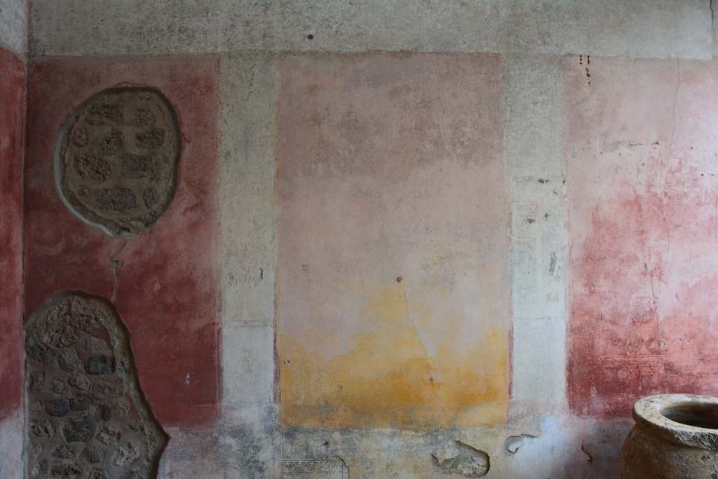 IX.5.11 Pompeii. March 2017. Room h, looking towards south wall.
Foto Christian Beck, ERC Grant 681269 DÉCOR.