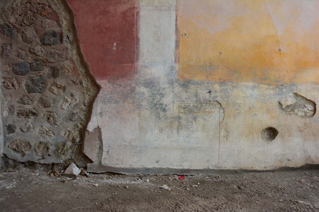 IX.5.11 Pompeii. March 2017. Room h, painted zoccolo in centre of lower south wall.
Foto Christian Beck, ERC Grant 681269 DÉCOR.