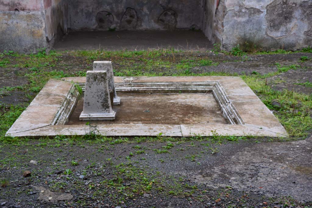 IX.5.11 Pompeii. March 2017. Room h, looking west across impluvium in atrium b towards west ala, opposite.
Foto Christian Beck, ERC Grant 681269 DÉCOR.