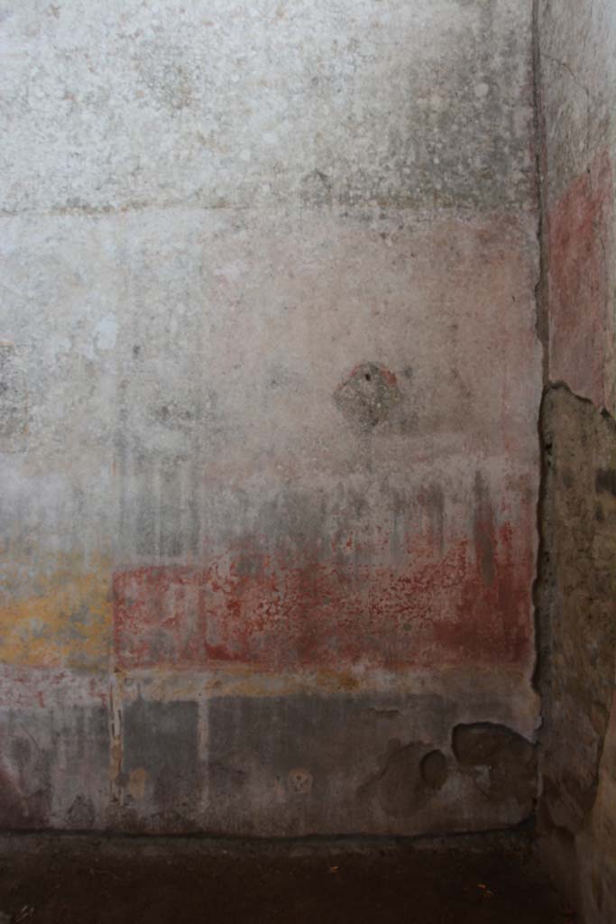 IX.5.11 Pompeii. March 2017. Room i, east wall at south end.
Foto Christian Beck, ERC Grant 681269 DÉCOR.