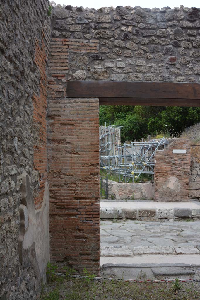 IX.5.12 Pompeii. May 2017. Looking towards north wall in north-west corner.
Foto Christian Beck, ERC Grant 681269 DÉCOR.