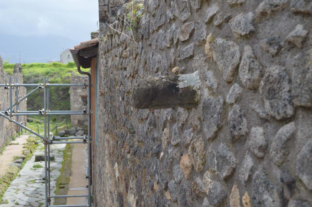 IX.5.13 Pompeii. March 2018. Detail of phallus, looking south along roadway.
Foto Taylor Lauritsen, ERC Grant 681269 DÉCOR.