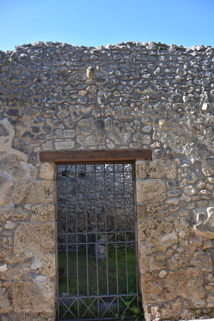 IX.5.13 Pompeii. March 2017. Phallus set in wall above doorway.
Foto Christian Beck, ERC Grant 681269 DÉCOR.