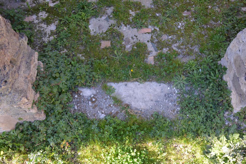 IX.5.14 Pompeii. March 2017. Room �L�, looking north across doorway threshold.
Foto Christian Beck, ERC Grant 681269 D�COR.
