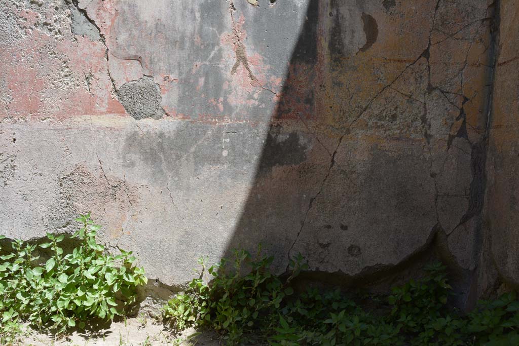 IX.5.14 Pompeii. May 2017. Room �L�, zoccolo on east wall at south end.
Foto Christian Beck, ERC Grant 681269 D�COR.

