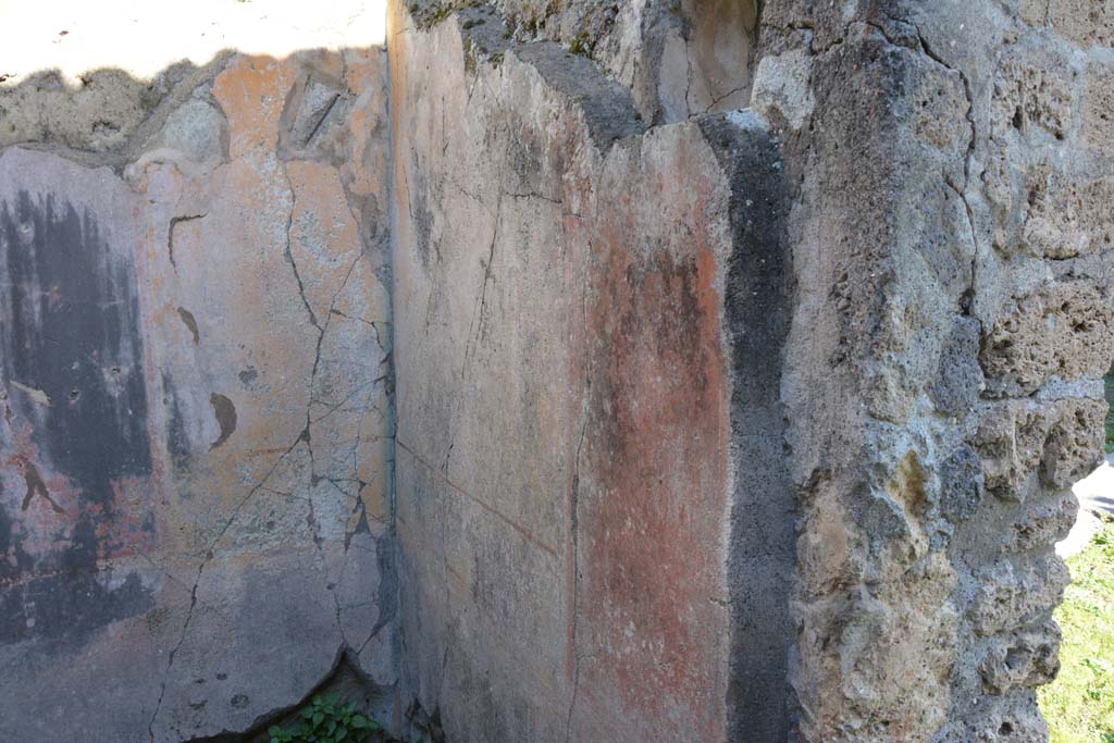 IX.5.14 Pompeii. May 2017. Room �L�, looking across south wall towards south-east corner from entrance doorway.
Foto Christian Beck, ERC Grant 681269 D�COR.
