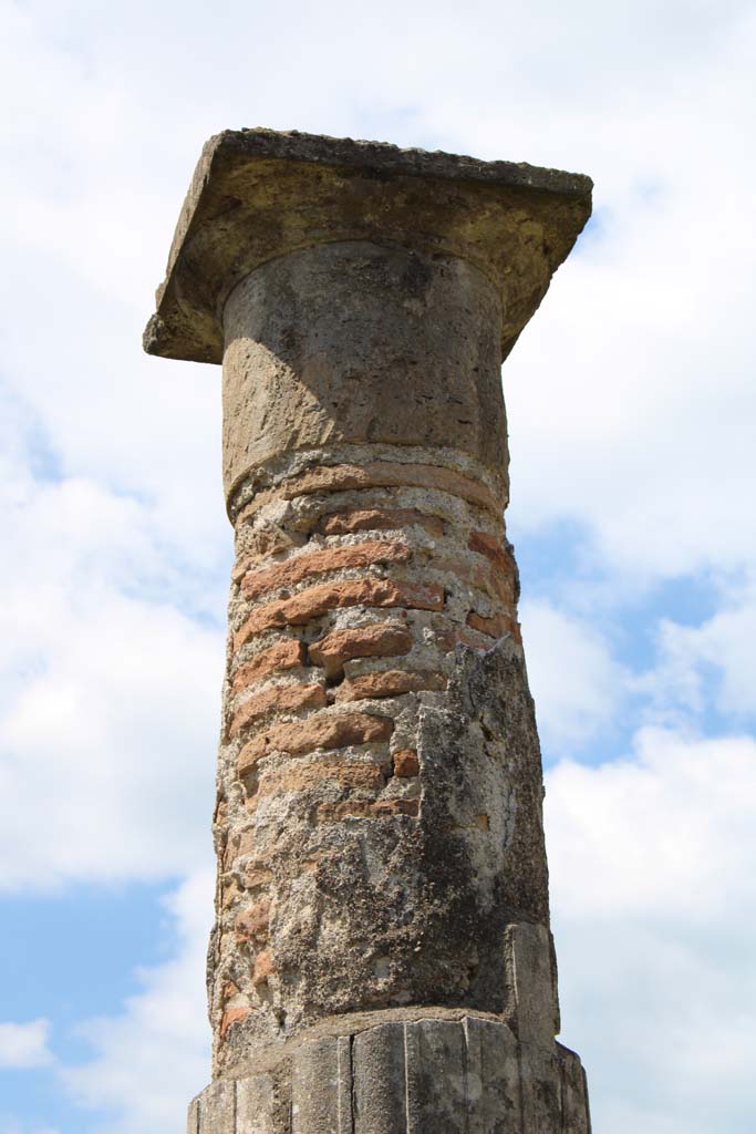 IX.5.14 Pompeii. May 2019. Room “k”, detail from top of column.
Foto Christian Beck, ERC Grant 681269 DÉCOR.