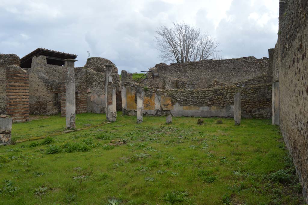 IX.5.14 Pompeii. March 2018. South side of portico �k�.
Foto Taylor Lauritsen, ERC Grant 681269 D�COR.

