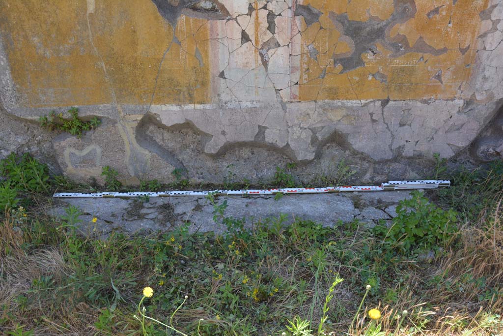 IX.5.14 Pompeii. May 2017. Peristyle �k�, flooring at base of south wall.
Foto Christian Beck, ERC Grant 681269 D�COR.
