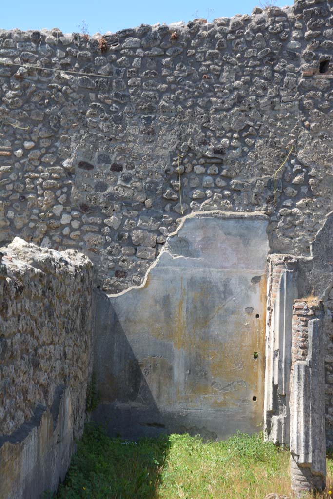IX.5.14 Pompeii. May 2017. Peristyle �k�, looking towards west end of south portico.
Foto Christian Beck, ERC Grant 681269 D�COR.
