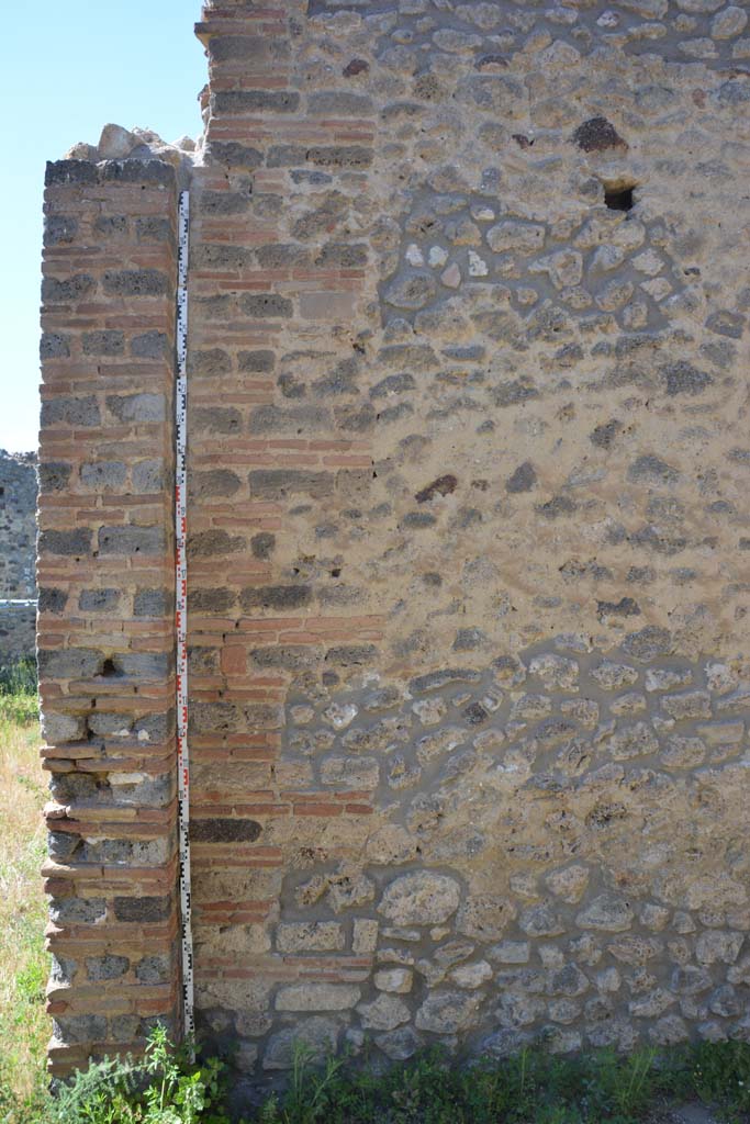 IX.5.14 Pompeii. May 2017. Room �n�, north wall at west end onto east portico.
Foto Christian Beck, ERC Grant 681269 D�COR.
