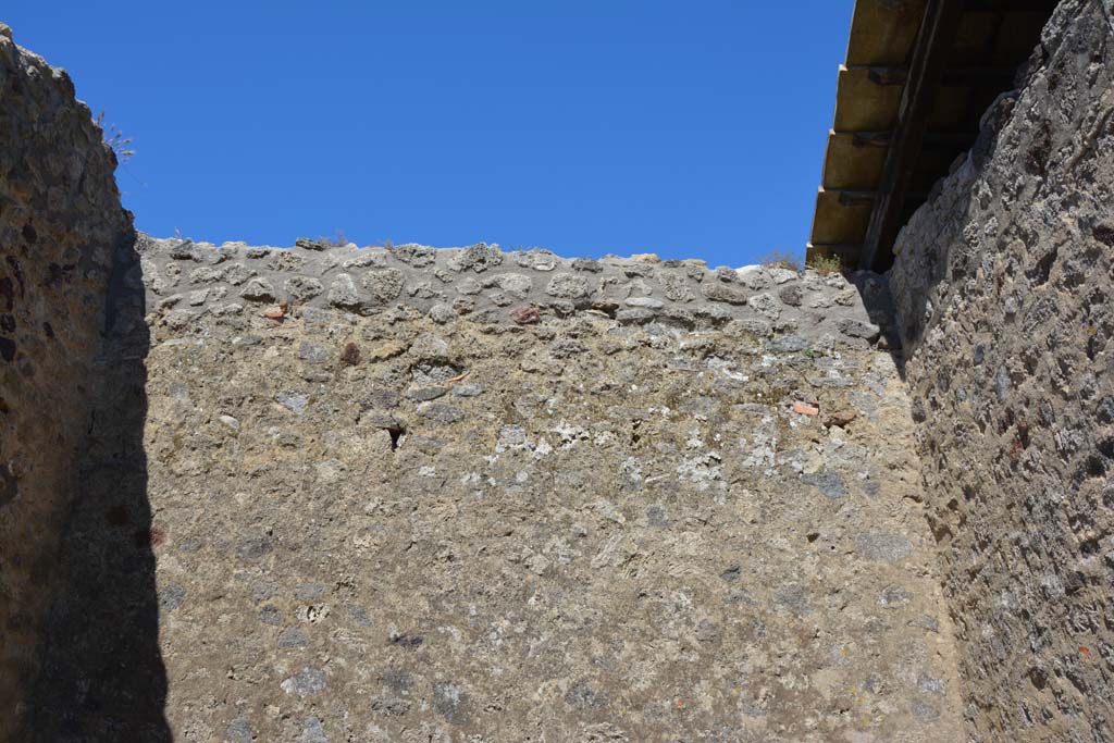 IX.5.14 Pompeii. May 2017. Room �n�, upper east wall.
Foto Christian Beck, ERC Grant 681269 D�COR.

