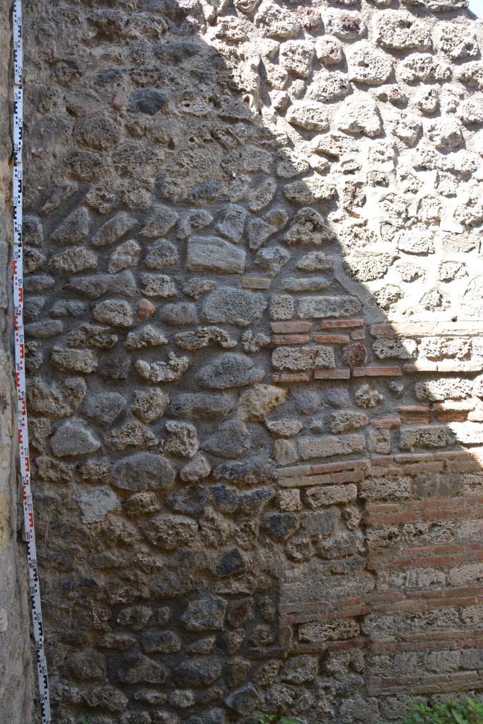 IX.5.14 Pompeii. May 2017. Room �o�, looking towards west wall in south-west corner.
Foto Christian Beck, ERC Grant 681269 D�COR.
