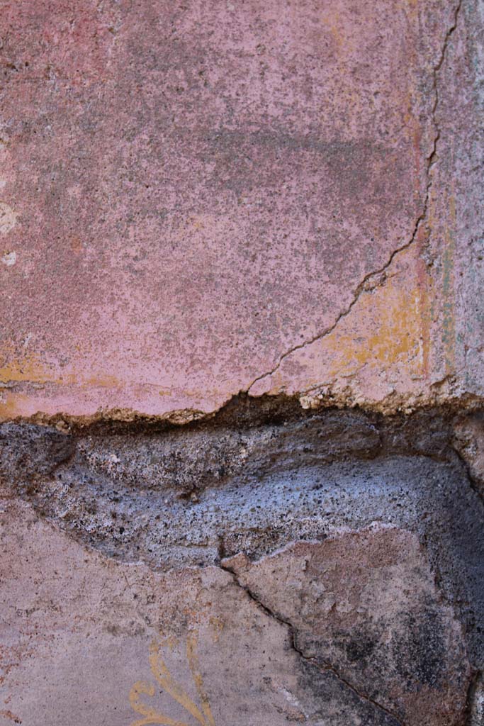 IX.5.14 Pompeii. May 2019.
Room “f”, detail from north-east corner, between zoccolo and middle zone of wall.
Foto Christian Beck, ERC Grant 681269 DÉCOR.