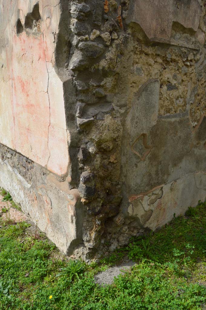 IX.5.14 Pompeii. March 2018. Corner wall between atrium and west wall in north ala �e�, on right.
Foto Taylor Lauritsen, ERC Grant 681269 D�COR.
