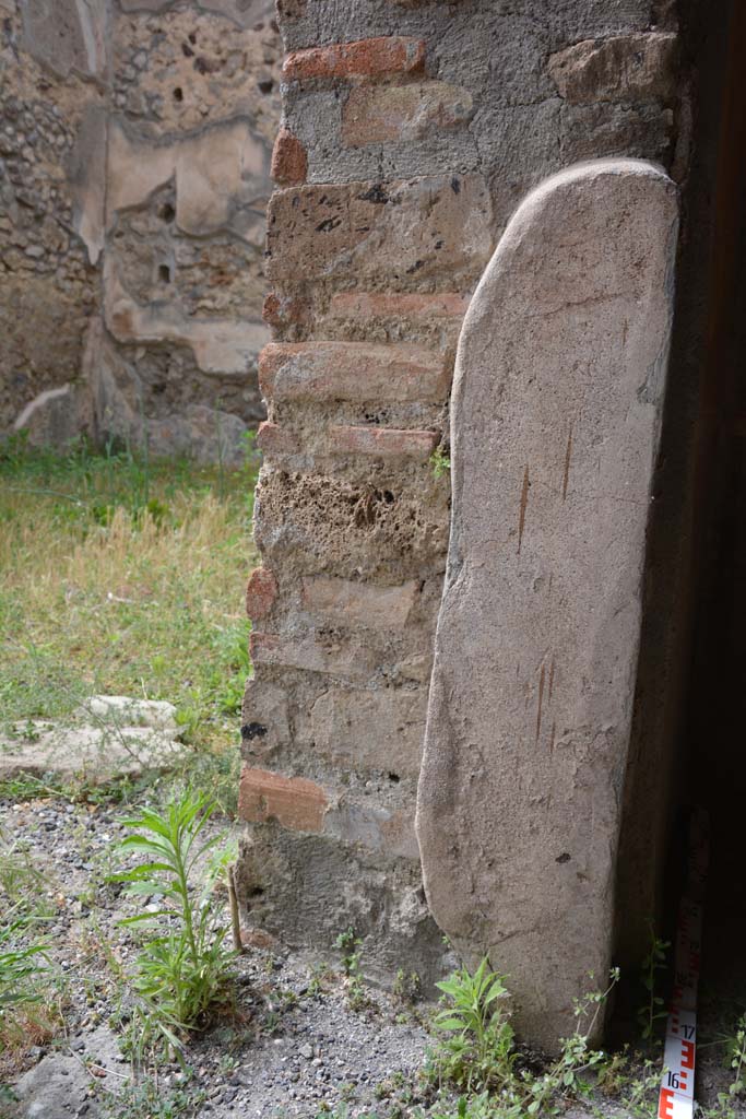 IX.5.14 Pompeii. May 2017. Room “c”, north side of doorway.
Foto Christian Beck, ERC Grant 681269 DÉCOR.