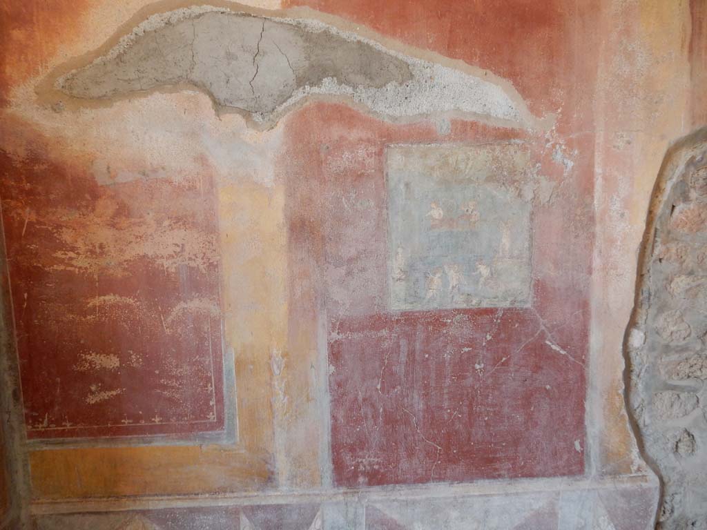 IX.5.14 Pompeii. June 2019. Room “c”, north wall of cubiculum on north side of entrance corridor.
Wall painting of Venus with fishing cupids. Photo courtesy of Buzz Ferebee.