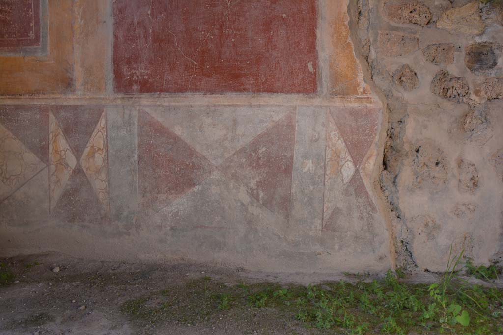 IX.5.14 Pompeii. March 2017. Room “c”, detail from centre and east end of zoccolo on north wall.
Foto Christian Beck, ERC Grant 681269 DÉCOR.