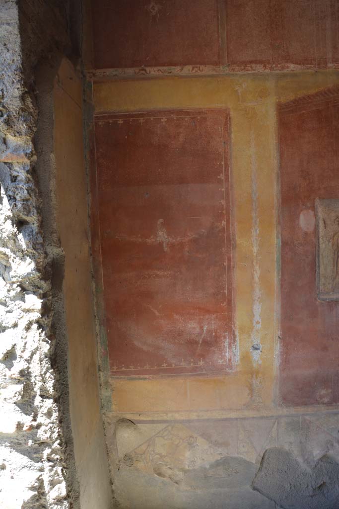 IX.5.14 Pompeii. May 2017.
Room “g”, painted side panel on west end of middle zone of north wall.
Foto Christian Beck, ERC Grant 681269 DÉCOR