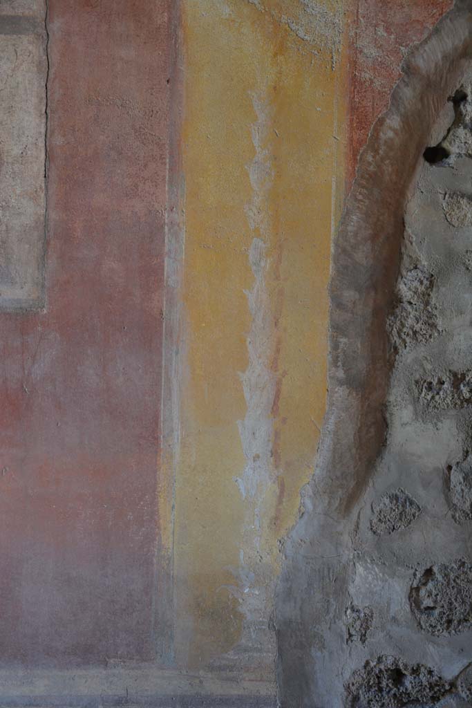 IX.5.14 Pompeii. May 2017.
Room “g”, detail of painted candelabra on east side of central painting on north wall.
Foto Christian Beck, ERC Grant 681269 DÉCOR.