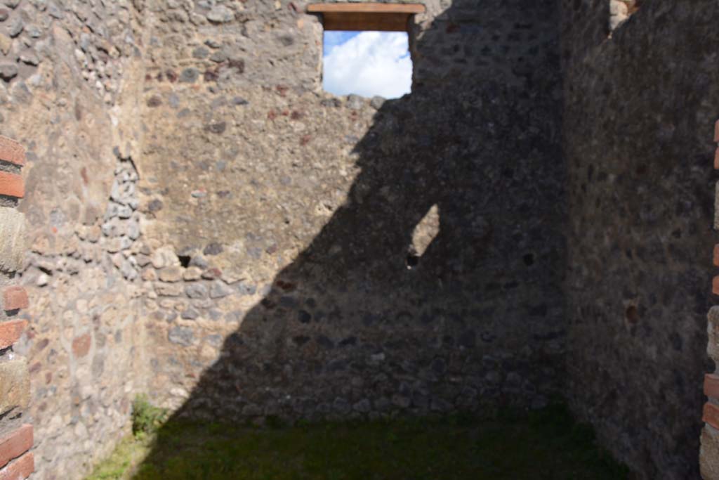 IX.5.16 Pompeii. March 2017. Room b’, looking towards east wall with window overlooking Vicolo del Centenario.
Foto Christian Beck, ERC Grant 681269 DÉCOR.
