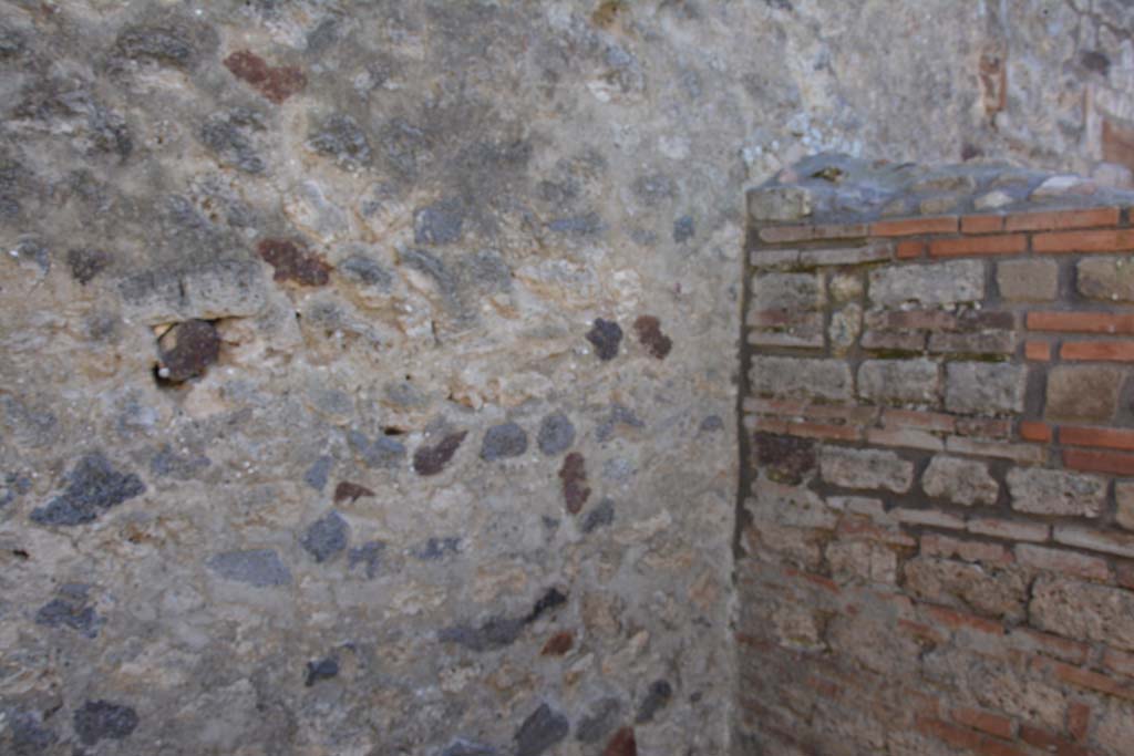 IX.5.16 Pompeii. March 2017. Room b’, looking towards south wall in south-west corner.
Foto Christian Beck, ERC Grant 681269 DÉCOR.