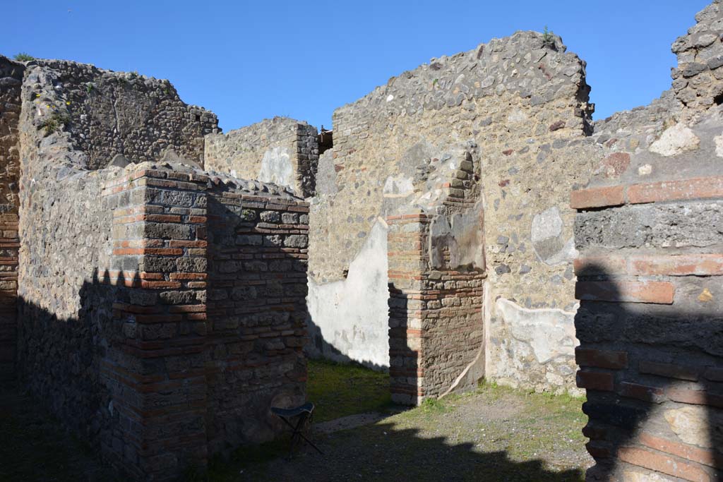 IX.5.16 Pompeii. March 2017. Room c’, looking towards north wall with doorway into triclinium d’.
Foto Christian Beck, ERC Grant 681269 DÉCOR.