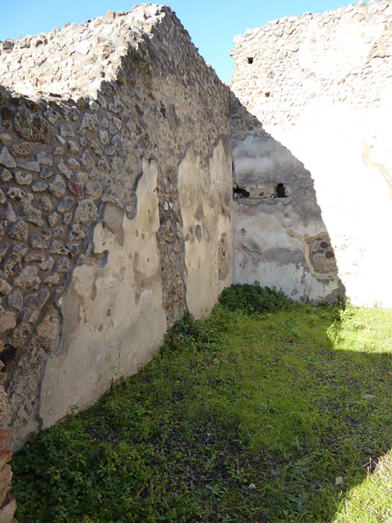 IX.5.16 Pompeii. January 2017. Triclinium d’, looking towards west wall and north-west corner.
Foto Annette Haug, ERC Grant 681269 DÉCOR