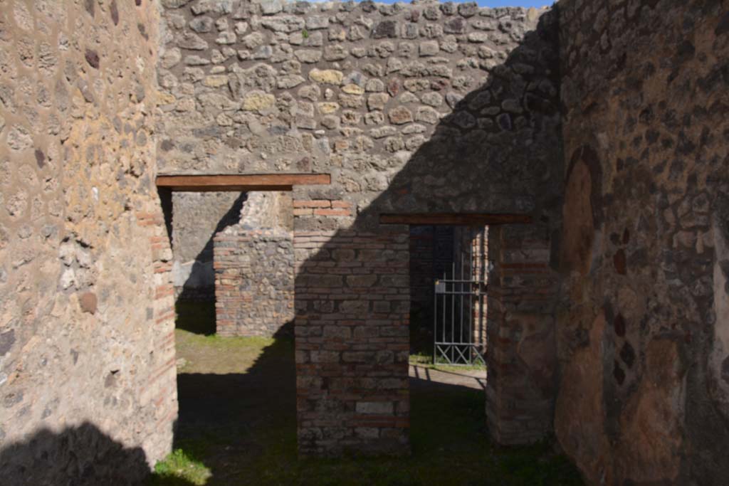 IX.5.16 Pompeii. March 2017. Room e’, looking towards east wall with doorways to atrium a’.
Foto Christian Beck, ERC Grant 681269 DÉCOR.