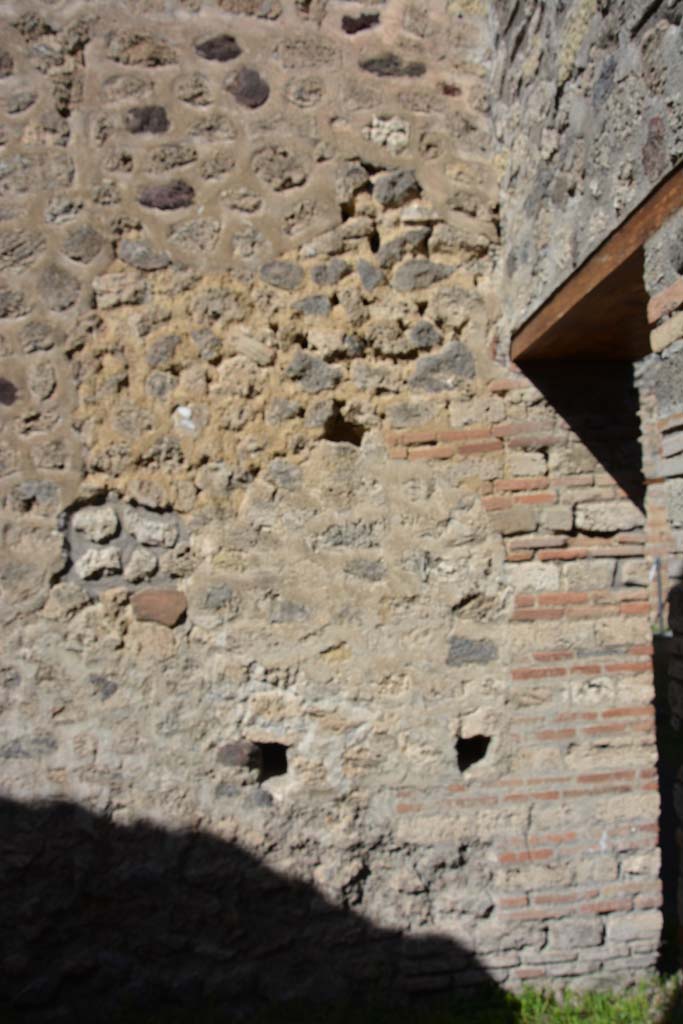 IX.5.16 Pompeii. March 2017. Room e’, north wall at east end.
Foto Christian Beck, ERC Grant 681269 DÉCOR.