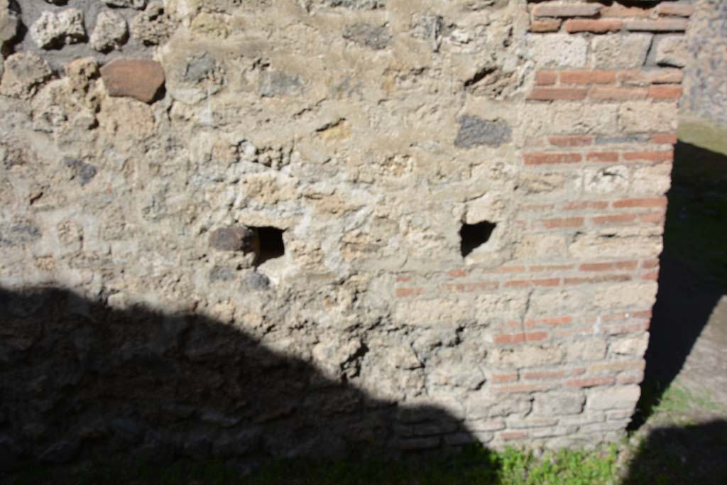 IX.5.16 Pompeii. March 2017. Room e’, detail from east end of north wall.
Foto Christian Beck, ERC Grant 681269 DÉCOR.