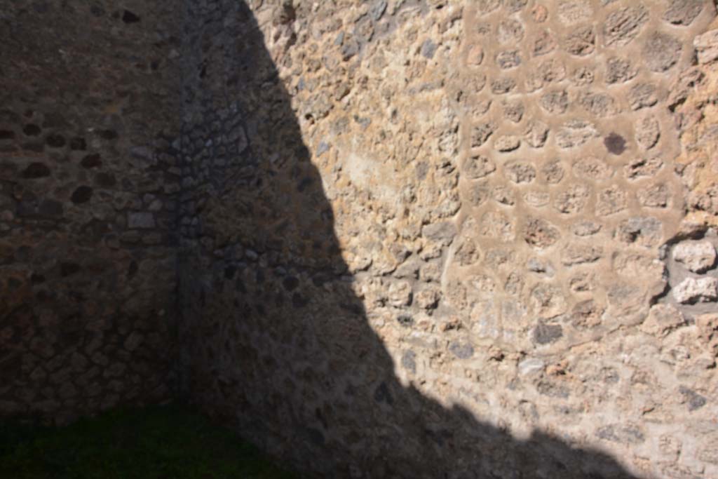 IX.5.16 Pompeii. March 2017. Room e’, looking west along north wall towards north-west corner.
Foto Christian Beck, ERC Grant 681269 DÉCOR.