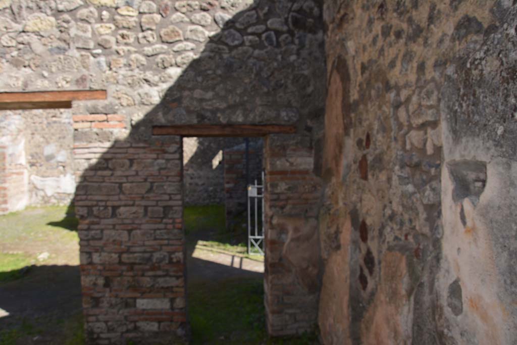 IX.5.16 Pompeii. March 2017. Room e’, looking east along south wall.
Foto Christian Beck, ERC Grant 681269 DÉCOR.
According to PPM –
South wall of the kitchen, nothing is preserved of the lararium with serpents, as described by Mau (p.210).
He described – Two serpents approach to the altar with the pine cone and egg between plants and flowers above were three ribbons and on each of them was a bird, a fourth and a fifth ribbons hung down on both sides. Note that the kitchen intended for the private use of the master was in "u" (which corresponds to the room "q" of the plan published here).
See Carratelli, G. P., 1990-2003. Pompei: Pitture e Mosaici. IX (9). Roma: Istituto della enciclopedia italiana, (p.658 and 659, no.99).