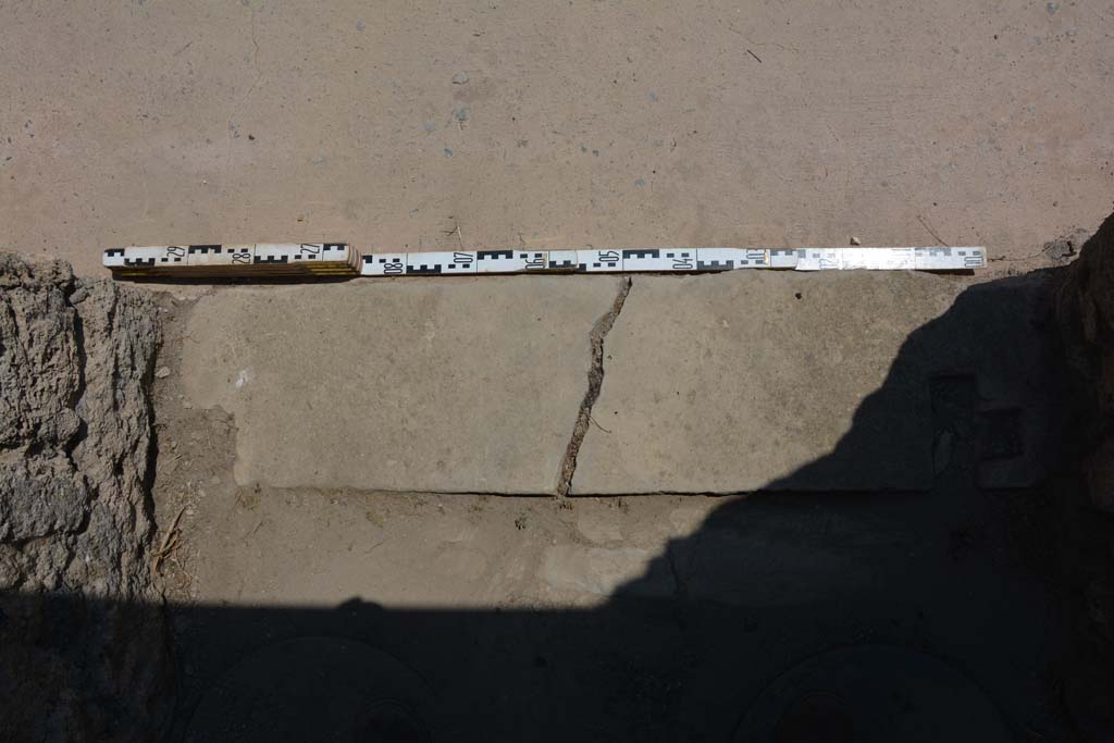 IX.5.6 Pompeii. May 2017. Room y, doorway threshold.
Foto Christian Beck, ERC Grant 681269 DÉCOR.
