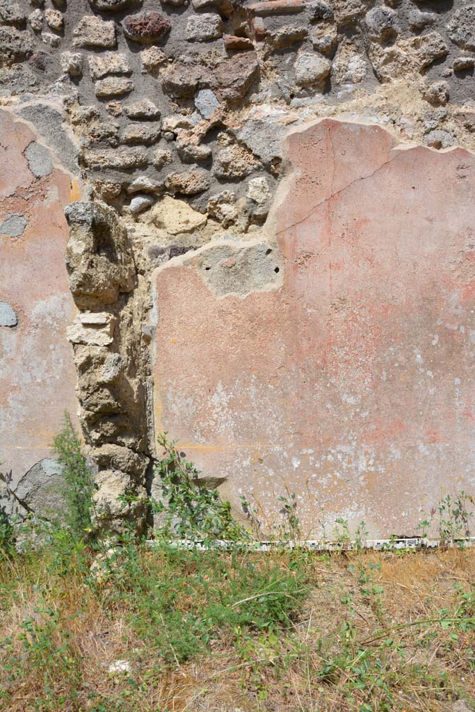 IX.5.18 Pompeii. May 2017. Room i, east wall in north-east corner.
Foto Christian Beck, ERC Grant 681269 DÉCOR.