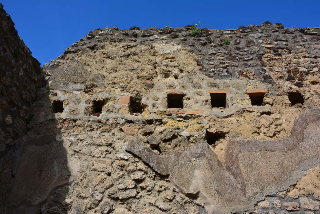 IX.5.18 Pompeii. March 2017. Room t, upper north wall.
Foto Christian Beck, ERC Grant 681269 DÉCOR.
