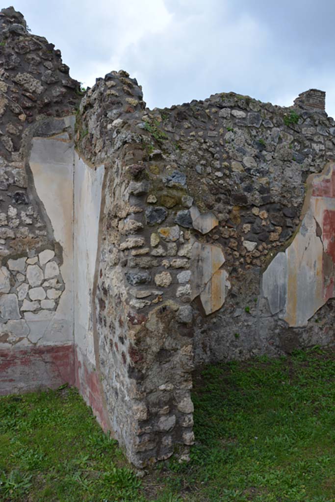 IX.5.18 Pompeii. March 2018. Room “l” (L), looking west towards north-west corner, on left.
Foto Annette Haug, ERC Grant 681269 DÉCOR.