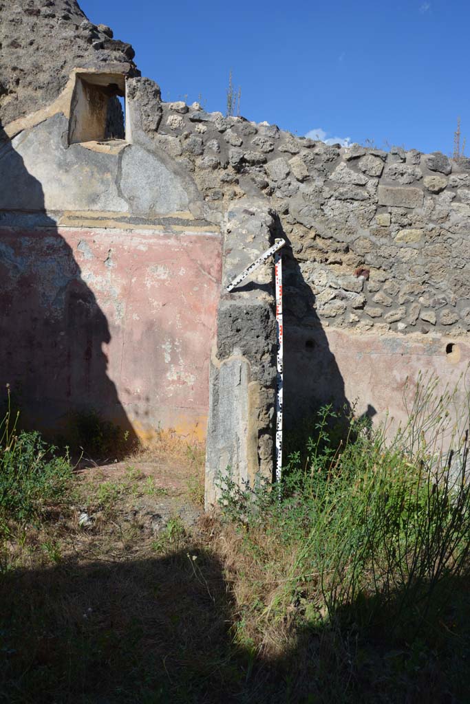 IX.5.18 Pompeii. May 2017.
Room l (L), looking east towards detail of north wall at east end, part of room n.
On the left is room o, on the right is room n.
Foto Christian Beck, ERC Grant 681269 DÉCOR.