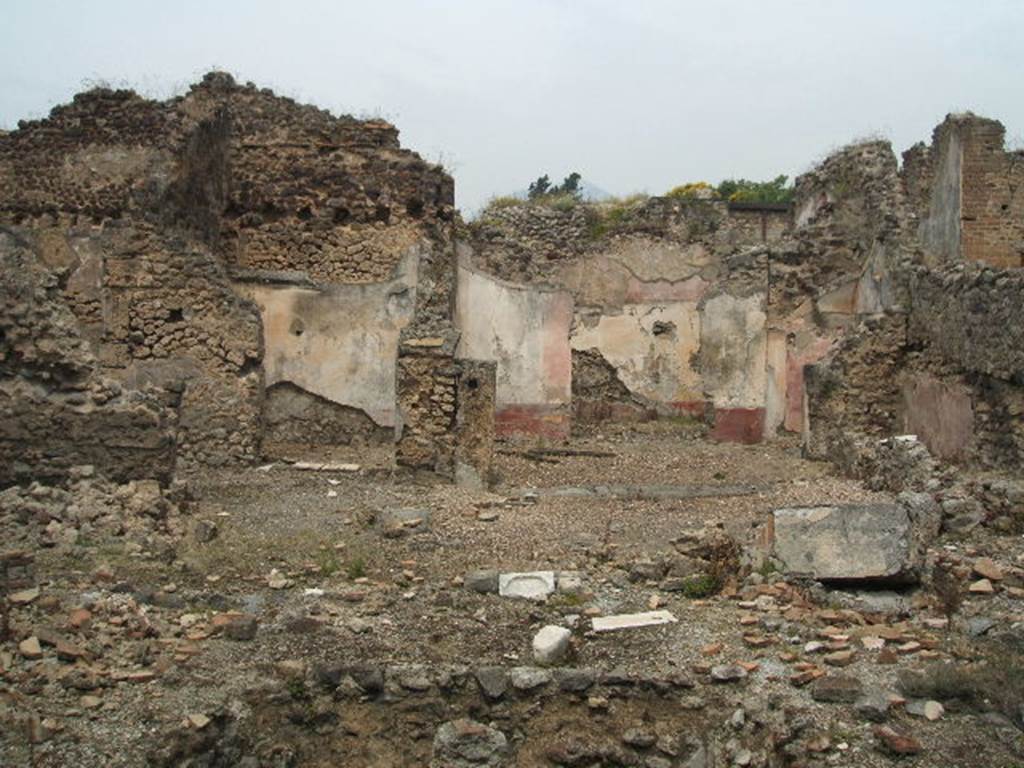 IX.5.18 Pompeii. May 2005. Room b. Looking north across atrium which also served as a garden in this house.