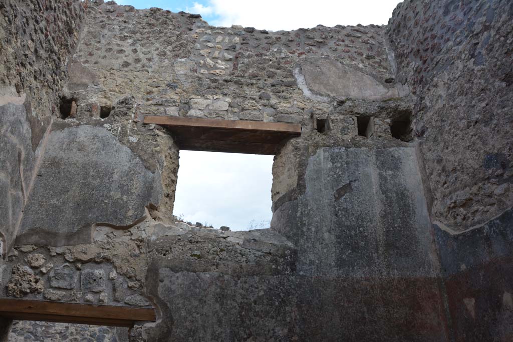 IX.5.18 Pompeii. May 2017. Room d, upper south wall.
Foto Christian Beck, ERC Grant 681269 DÉCOR.