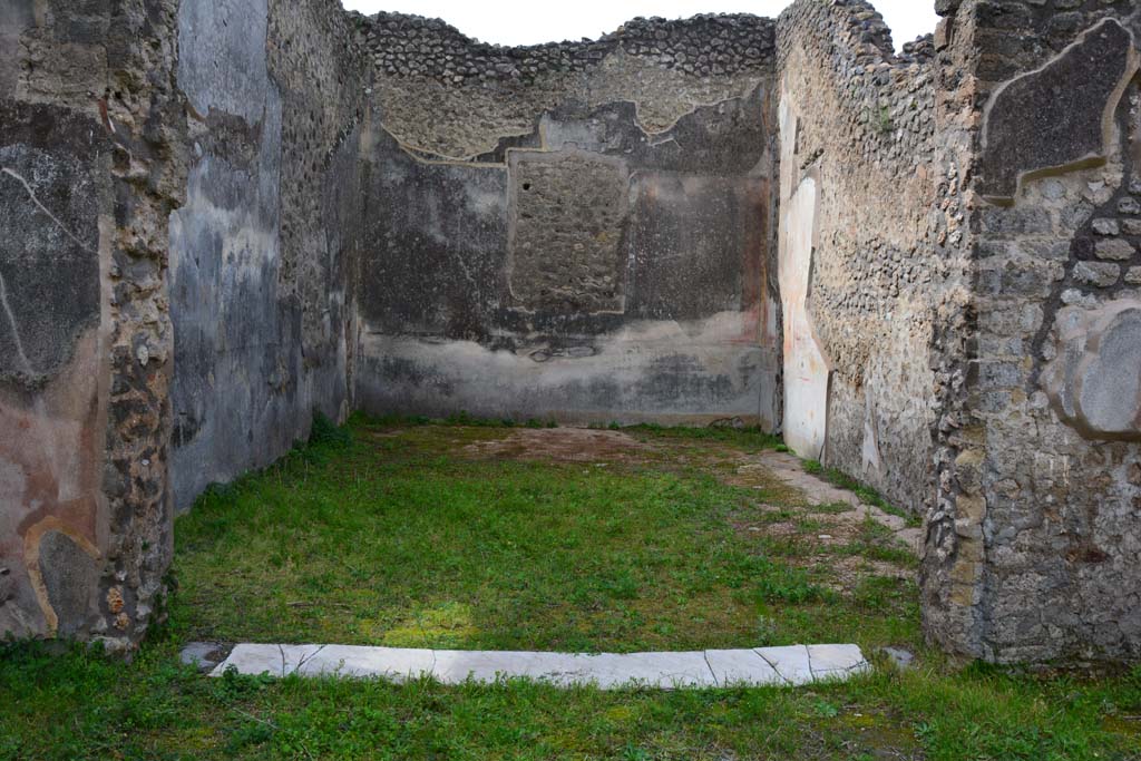 IX.5.18 Pompeii. March 2017. Room f, looking west across atrium towards triclinium.
Foto Christian Beck, ERC Grant 681269 DÉCOR.
