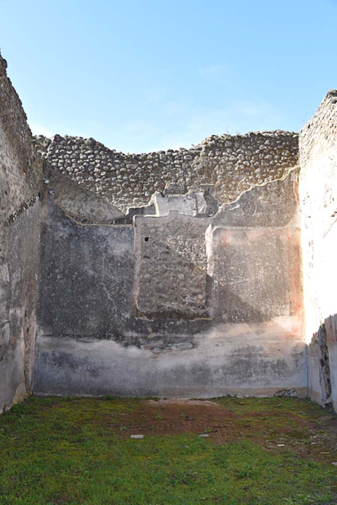 IX.5.18 Pompeii. March 2018. Room “f”, looking towards west wall across flooring in triclinium.
Foto Annette Haug, ERC Grant 681269 DÉCOR