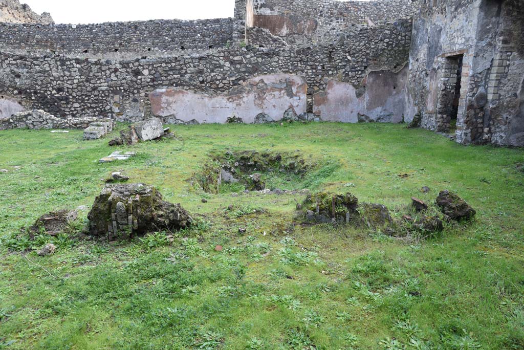 IX.5.18 Pompeii. March 2018. Looking east across atrium/courtyard garden.
Foto Annette Haug, ERC Grant 681269 DÉCOR.