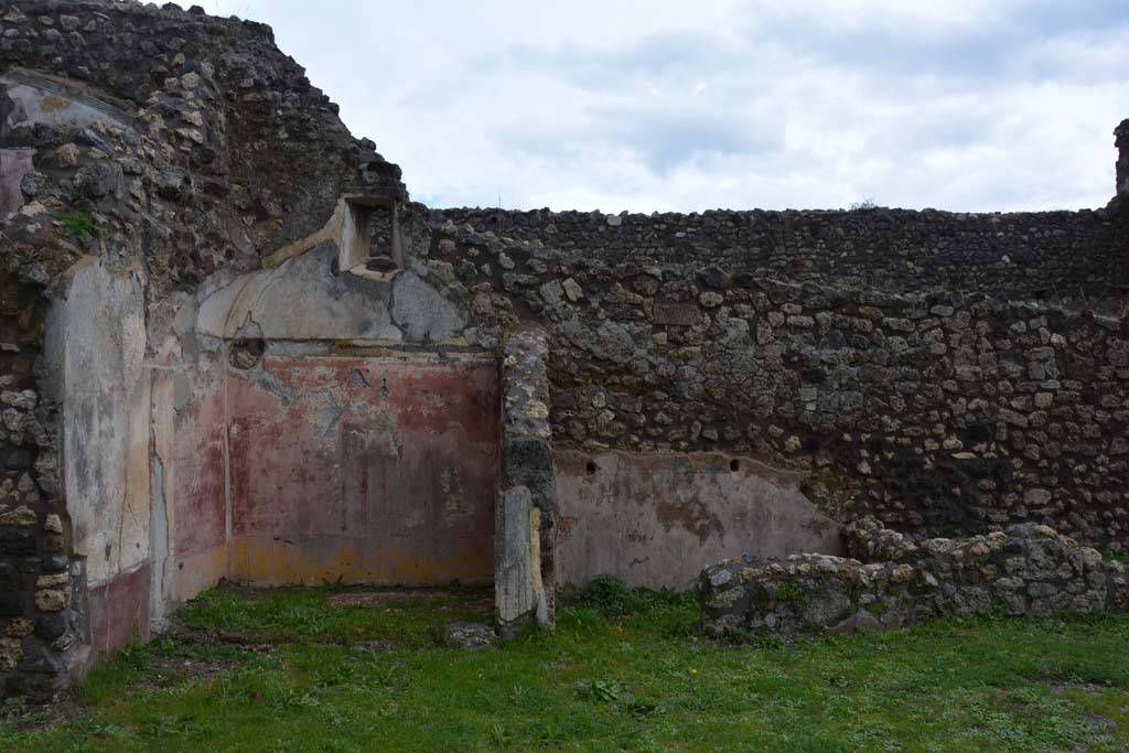 IX.5.18 Pompeii. March 2018. Room “n”, on left, and room “m”, on right, on east side of room “l” (L).
Foto Annette Haug, ERC Grant 681269 DÉCOR.