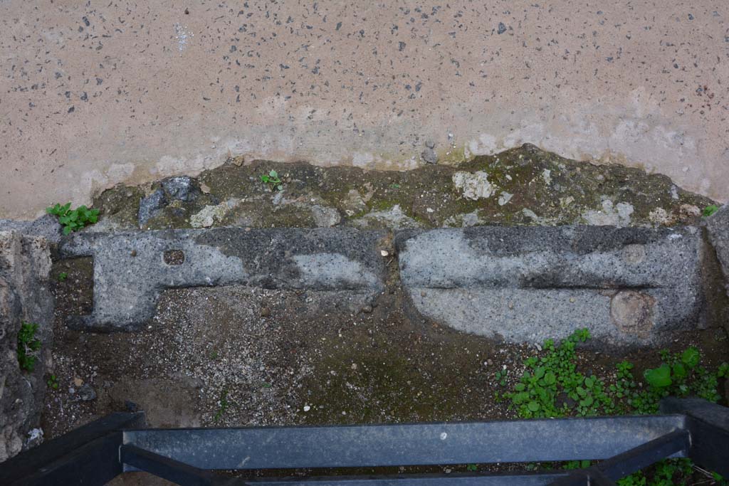 IX.5.19 Pompeii. March 2017. Room “c” (linked to IX.5.18), threshold of doorway at entrance at IX.5.19, looking down from above.
Foto Christian Beck, ERC Grant 681269 DÉCOR.