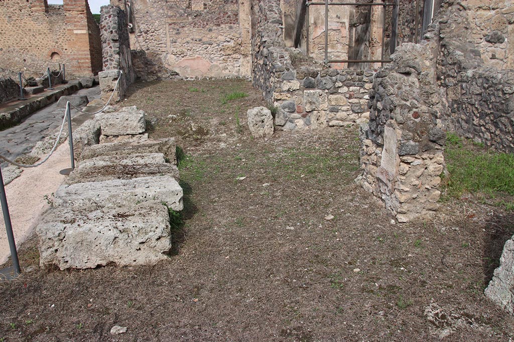 IX.6.4 Pompeii. October 2024. Looking north across room “v”, towards room “m” of IX.6.5. Photo courtesy of Klaus Heese