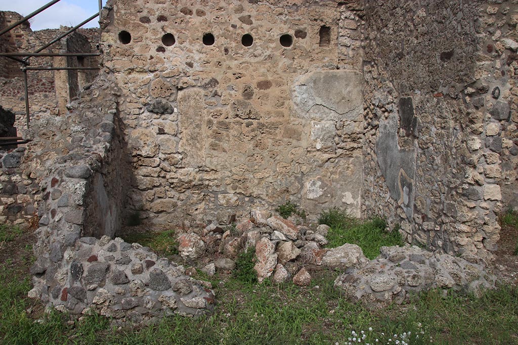 IX.6.4 Pompeii. October 2024. Doorway into room “x” on north side of atrium. Photo courtesy of Klaus Heese